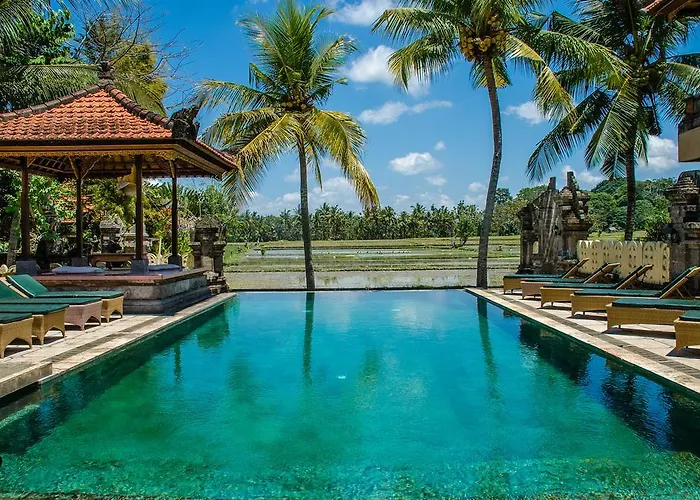 Field And Restaurant Otel 3*